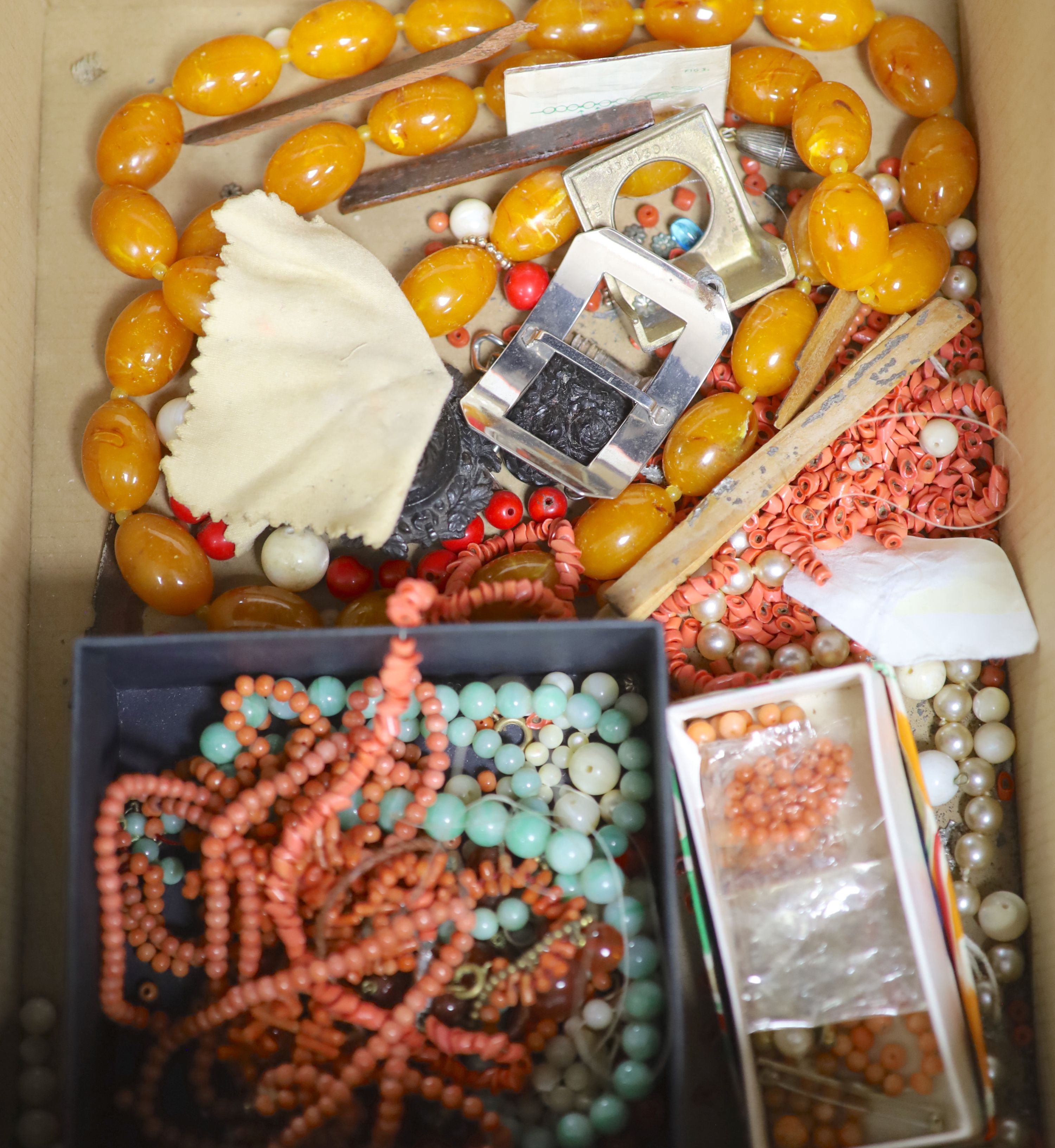 A faux amber necklace and a quantity of other assorted loose beads etc. including coral.